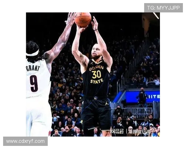 库里三分大赛决赛狂轰20球创历史纪录展现超凡投篮实力 库里三分大赛决赛狂轰20球创历史纪录展现超凡投篮实力